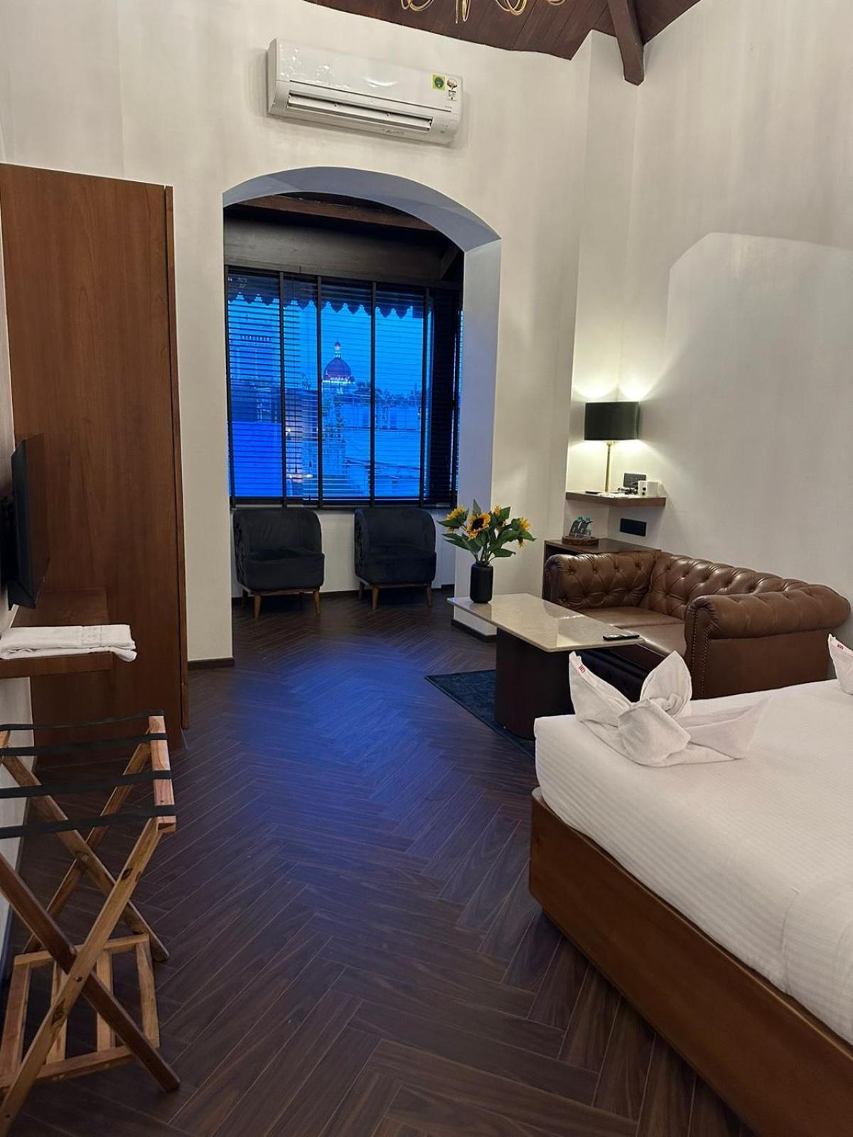 Gulf Hotel Mumbai- The Boutique Hotel Colaba Mumbai Exterior photo
