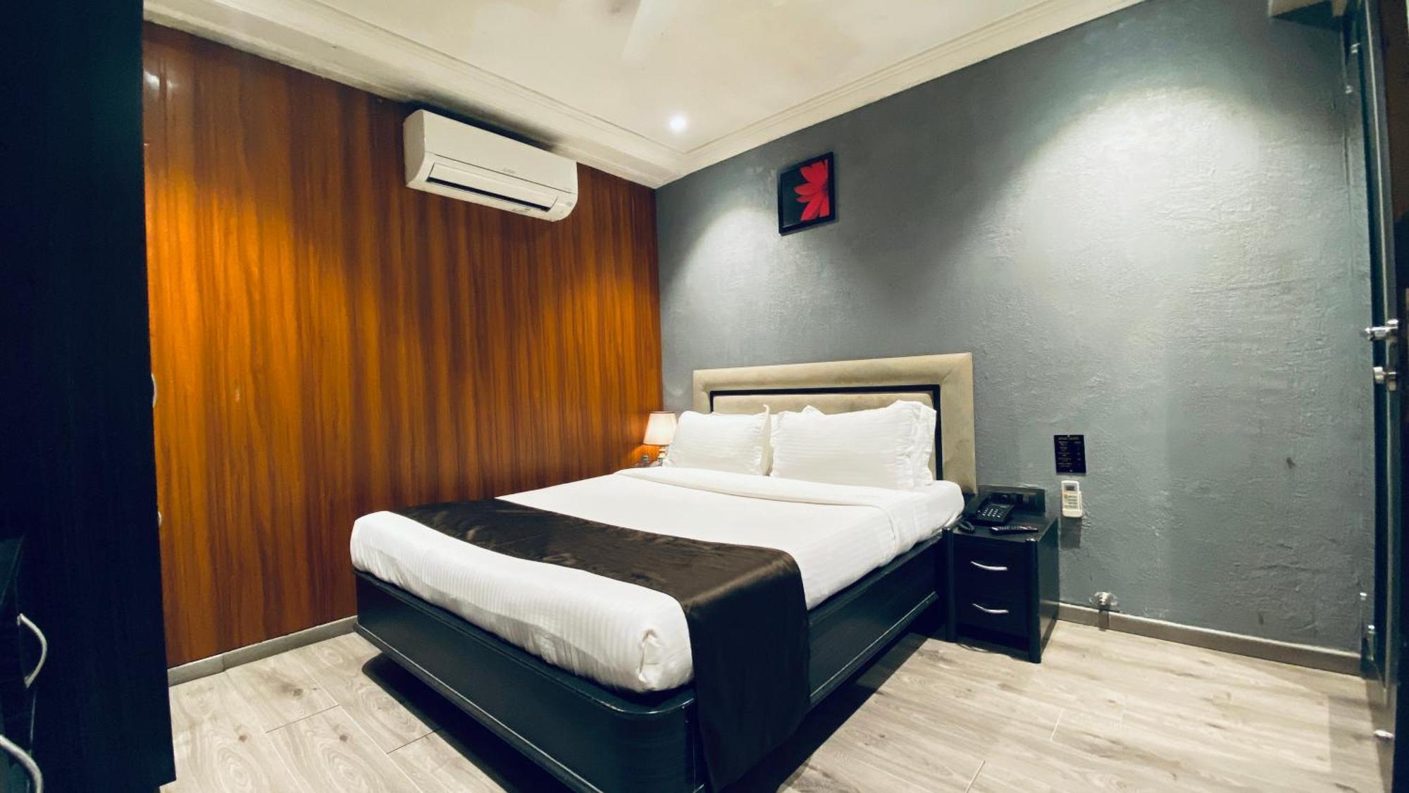 Gulf Hotel Mumbai- The Boutique Hotel Colaba Mumbai Exterior photo
